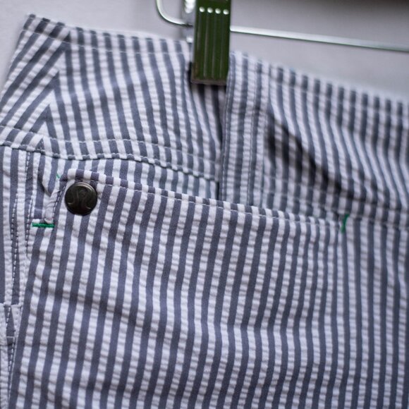 Vtg Y2k Lululemon Seersucker Beach Shorts Womens 36W Golf Bermudas Gray/White - Picture 5 of 14